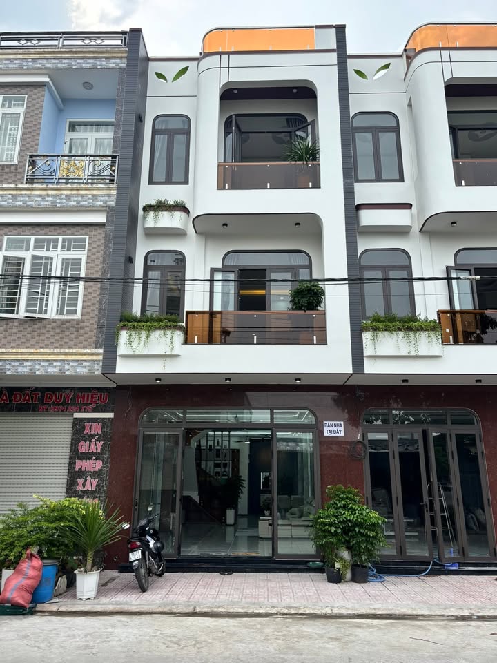 Nhà 3 tầng Dĩ An 66m² giá 5.8 tỷ - Full nội thất cao cấp, không gian sống lý tưởng!