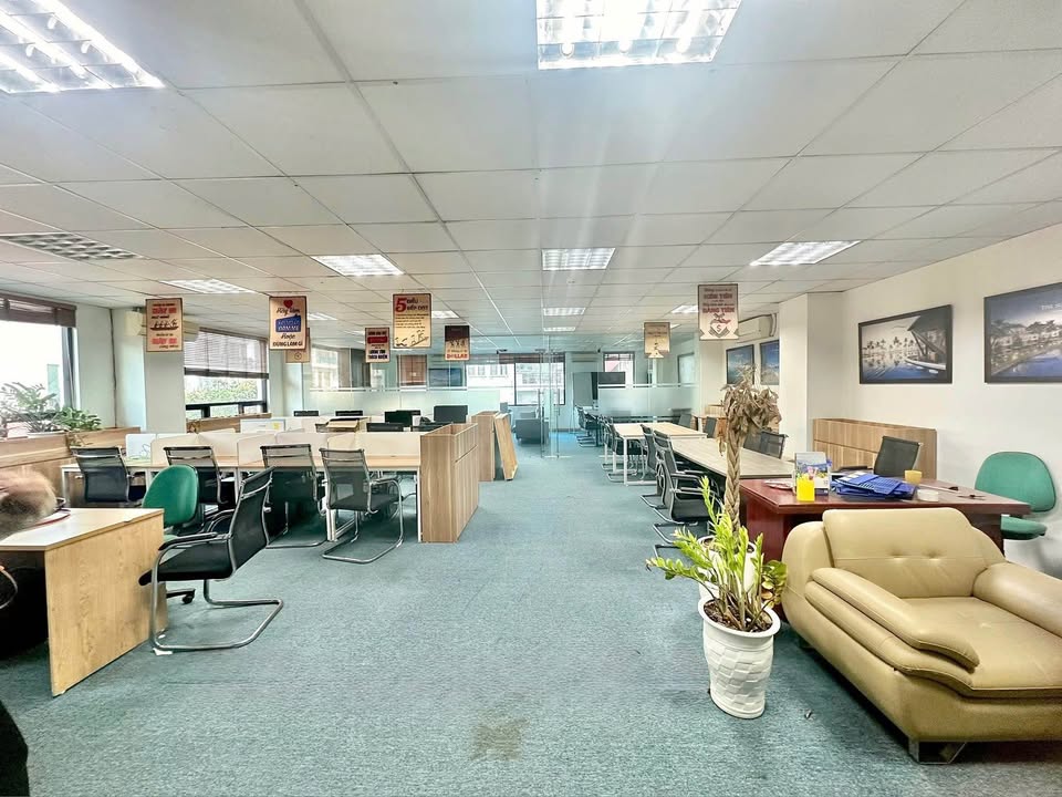 Văn phòng cho thuê Viwaseen - Tố Hữu 190m² - Sẵn nội thất, view thoáng