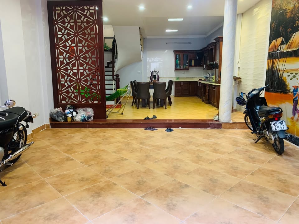 Nhà cho thuê Chùa Láng - Đống Đa 50m² giá 25 triệu - Vị trí đắc địa, tiện nghi đầy đủ!