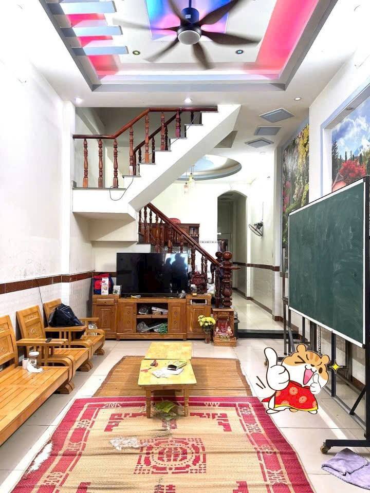 Nhà 1 Trệt 1 Lầu 88m² Dĩ An 4.3 Tỷ - Vị trí đắc địa, sân ô tô rộng rãi!