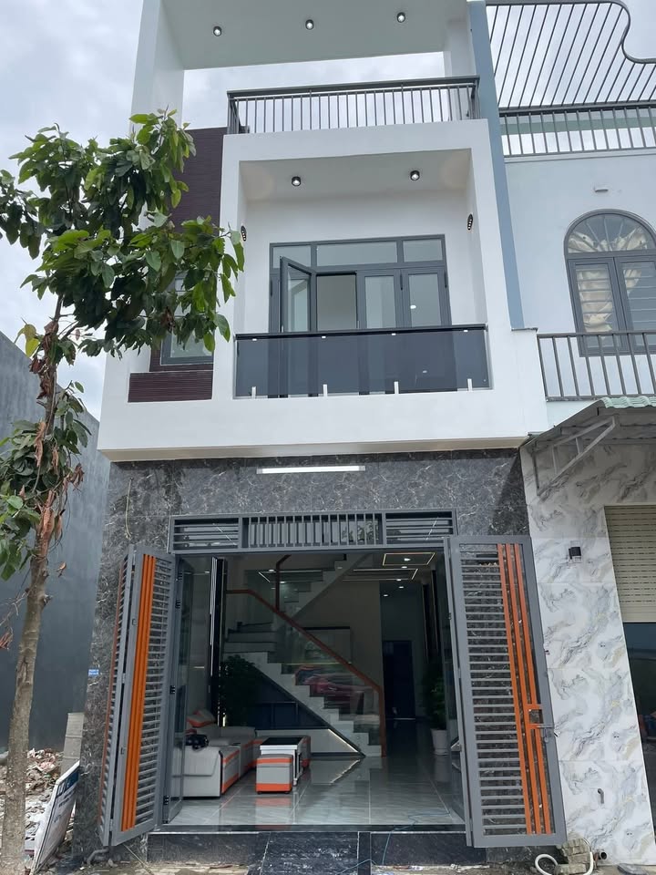 Nhà riêng Tân Uyên 68m² giá 2.73 tỷ - Sổ hồng chính chủ, thương lượng tốt!