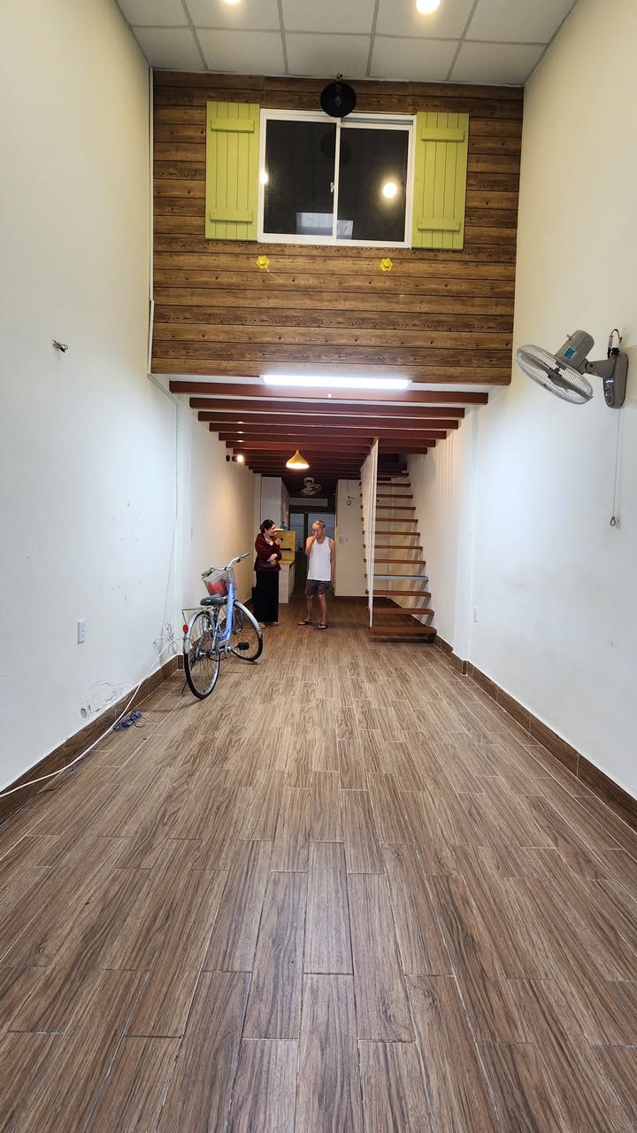 Nhà nguyên căn Hẻm 1 Cách Mạng Tháng 8, Q3 - 40m² giá 12.5 triệu - An ninh và yên tĩnh!