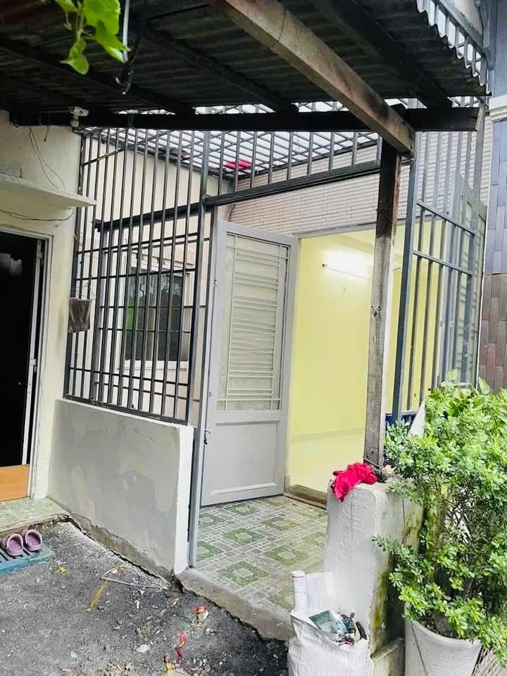 Nhà nguyên căn 36m² Cách Mạng Tháng 8, Quận 3 giá 10 triệu - Sẵn sàng cho thuê ngay!