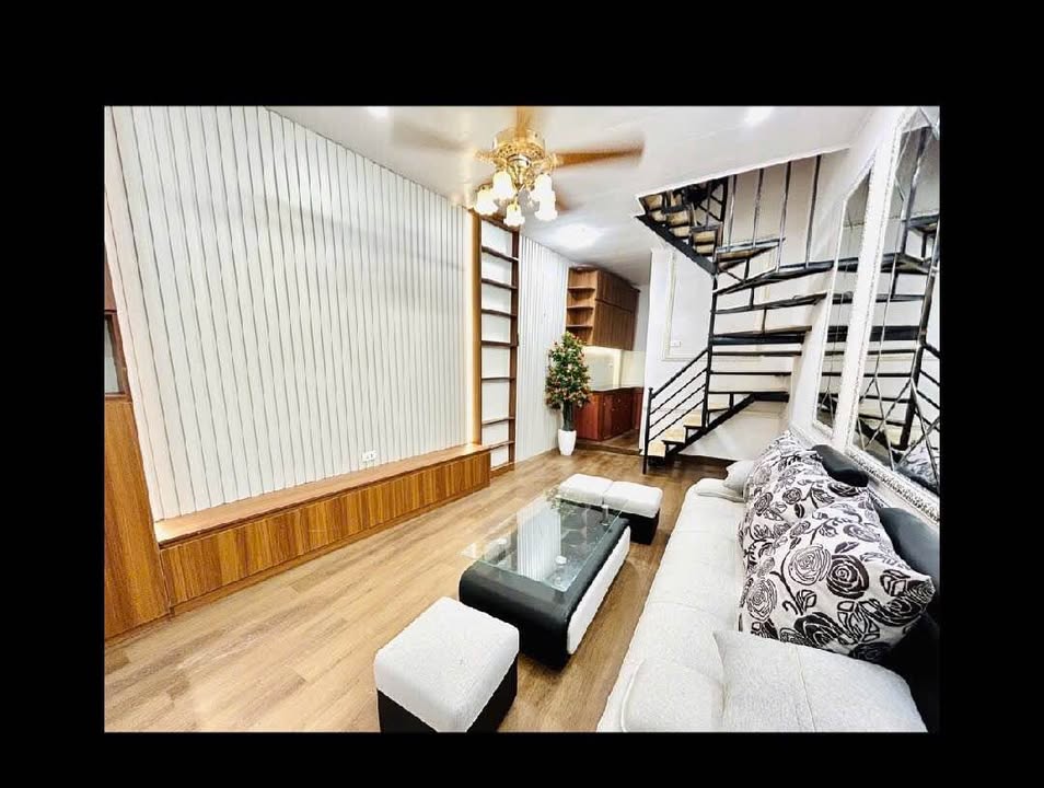 Nhà riêng Lĩnh Nam, Hoàng Mai 28m² giá 3 tỷ - Vị trí đẹp, tiện ích xung quanh!