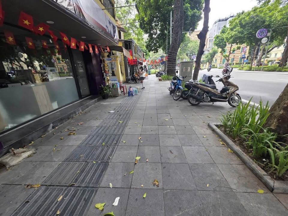 Cửa hàng mặt phố Hàng Bài, quận Hoàn Kiếm 60m² giá 50 triệu - Kinh doanh thuận lợi ngay Bờ Hồ!