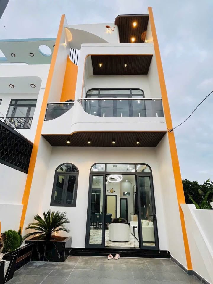 Nhà phố hiện đại tại xã Phước Hậu, Long An 95m² giá 2.68 tỷ - Vừa ở vừa kinh doanh!