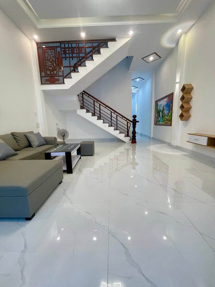 Nhà 2 tầng mặt tiền đường Trần Thái Tông, Quảng Ngãi - Sẵn sàng vào ở với nội thất mới 100%!