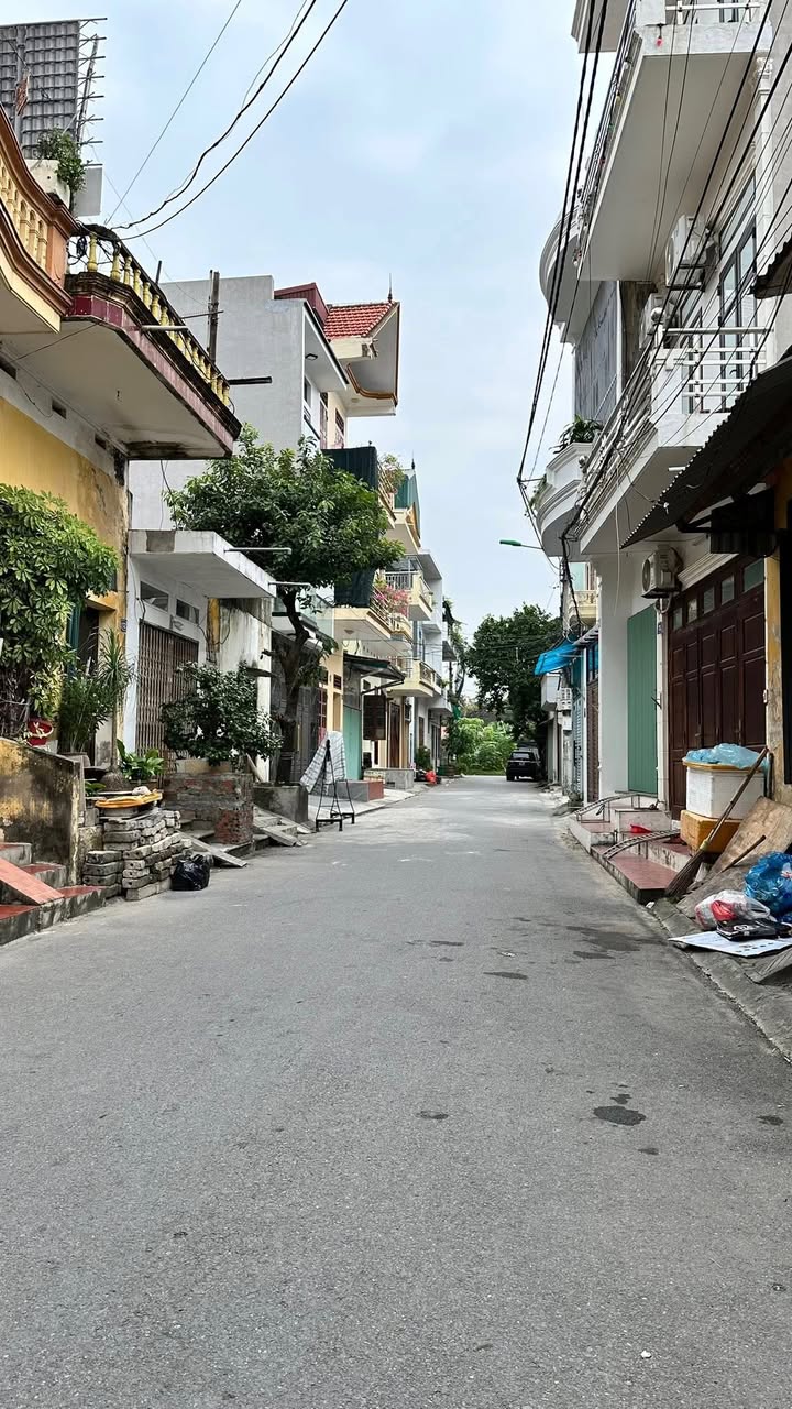 Nhà 2 tầng tại Ngõ 207 Hải Thượng Lãn Ông, Ninh Bình - Giá chỉ 3.9 tỷ!