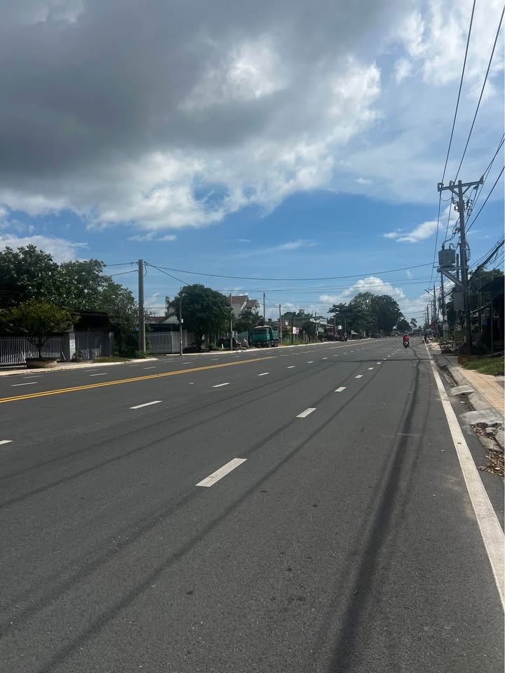 Đất nền Hòa Thành Tây Ninh 705m² giá 7.05 tỷ - Vị trí đắc địa cho kinh doanh!