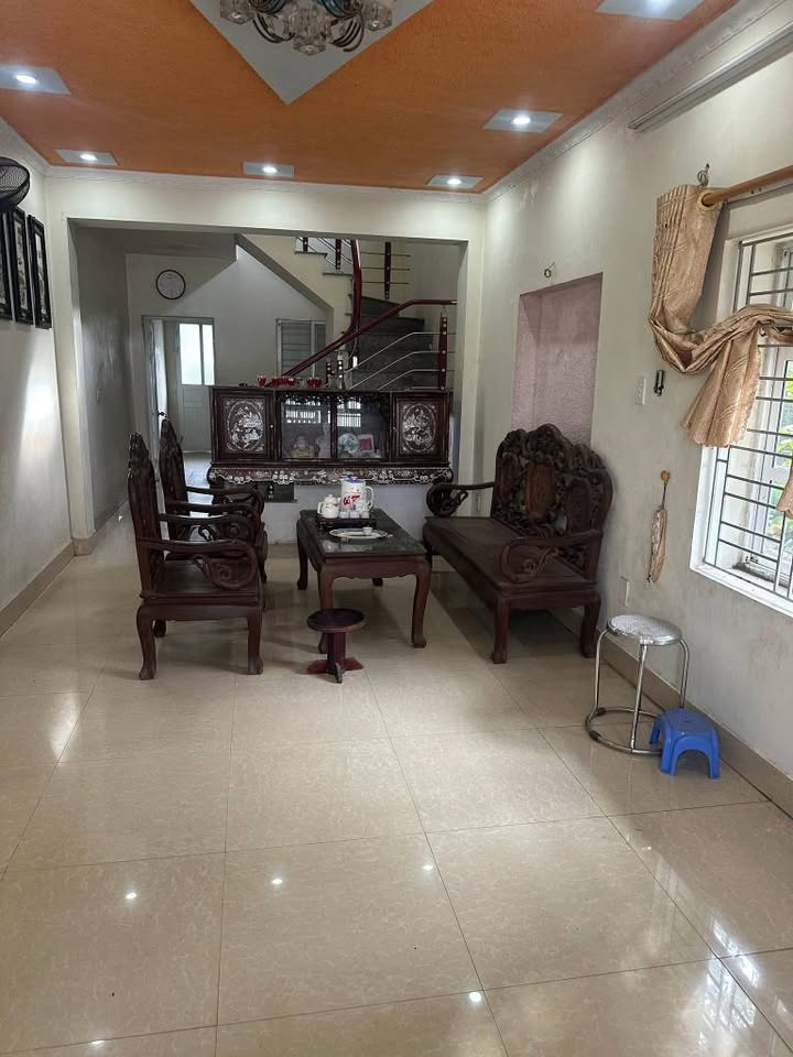 Nhà đẹp Kiến An 155m² giá 1.75 tỷ - Sân vườn ô tô vào tận nơi!