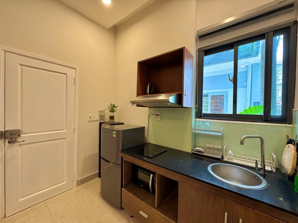 Cho thuê studio 16 Đinh Tiên Hoàng, Quận 1 – Thiết kế hiện đại, cửa sổ lớn