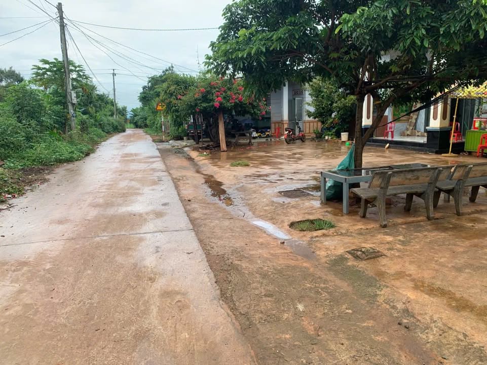 Nhà cấp 4 tại buôn Tơng Sinh, xã Ea Dar 180m² giá 720 triệu - Vị trí thuận lợi, dân cư đông đúc!