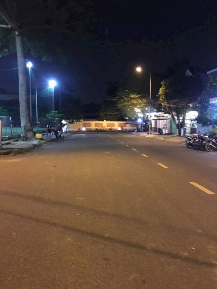 Nhà bán chính chủ quận 9, đường 449 Lê Văn Việt, 268m² - Giá chỉ 14,8 tỷ!