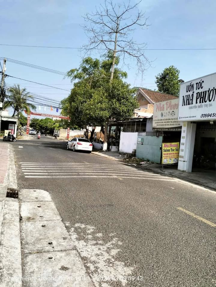 Nhà mặt tiền 3 tầng 115m² giá thỏa thuận - Mua 1 được 2 tại Sư Vạn Hạnh, TP. Kon Tum!