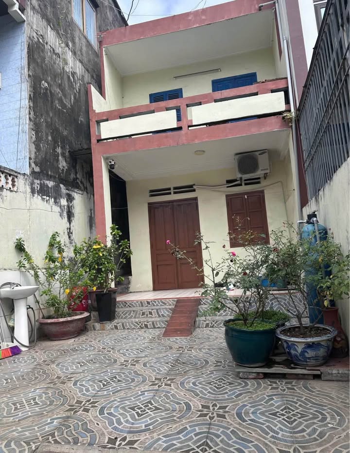 Nhà riêng Hạ Long 75m² giá 2.05 tỷ - Sân vườn rộng rãi, chính chủ!