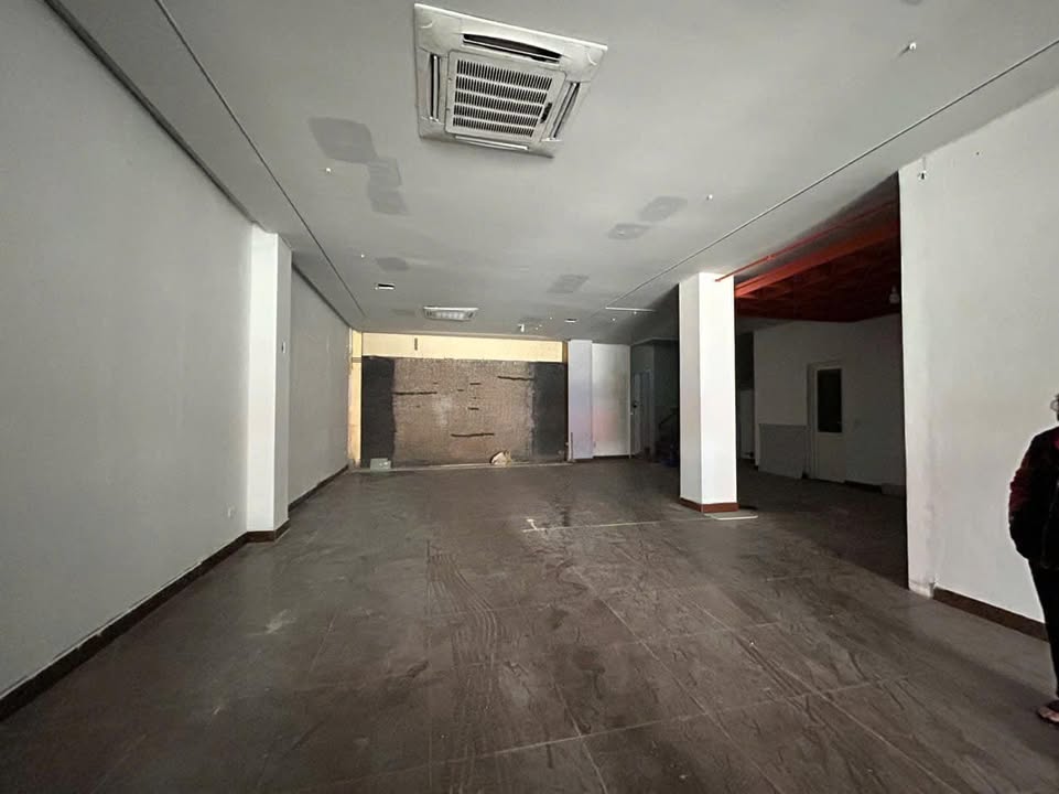 Cho thuê mặt bằng 2 tầng đường Lê Hồng Phong 180m² giá 25 triệu - Không gian rộng rãi, trống suốt!