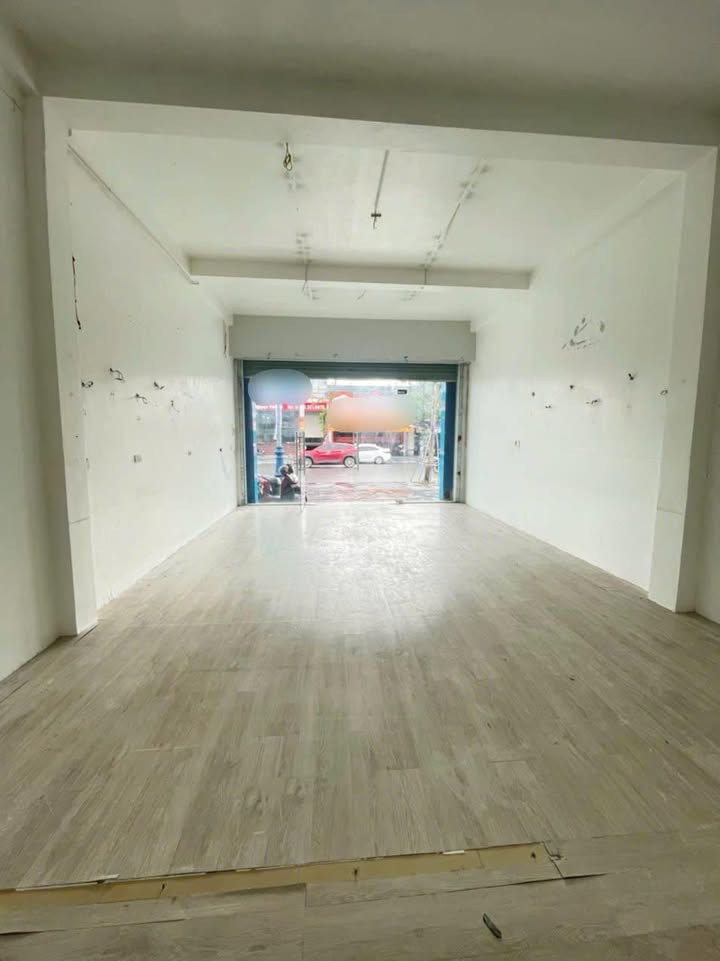 Nhà 2 tầng Nguyễn Văn Cừ 70m² giá 22 triệu - Vị trí đẹp, kinh doanh thuận lợi!