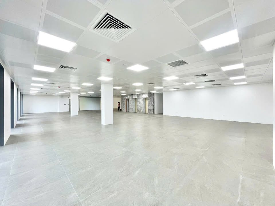 Văn phòng cho thuê tại Hoàng Cầu 150m² giá 45 triệu - Thiết kế thông sàn hiện đại!