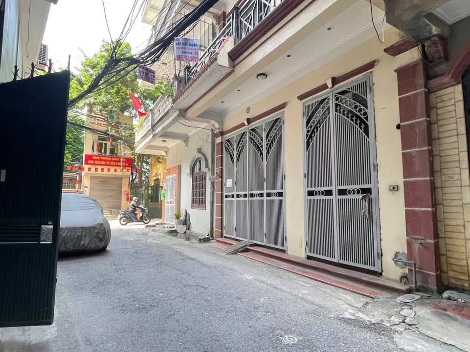Nhà riêng 5 tầng Ngõ 135 Nguyễn Văn Cừ 45m² giá 10 triệu - Ô tô đỗ cửa thuận tiện!