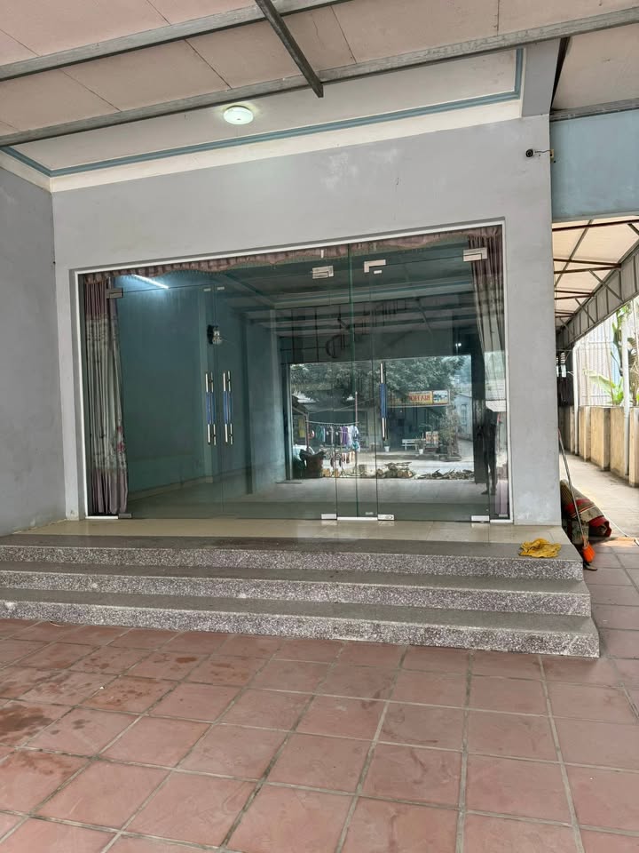 Nhà 2 tầng mặt đường Quốc lộ 70, Yên Bình 300m² giá 2.1 tỷ - Kinh doanh tốt nhất khu vực!