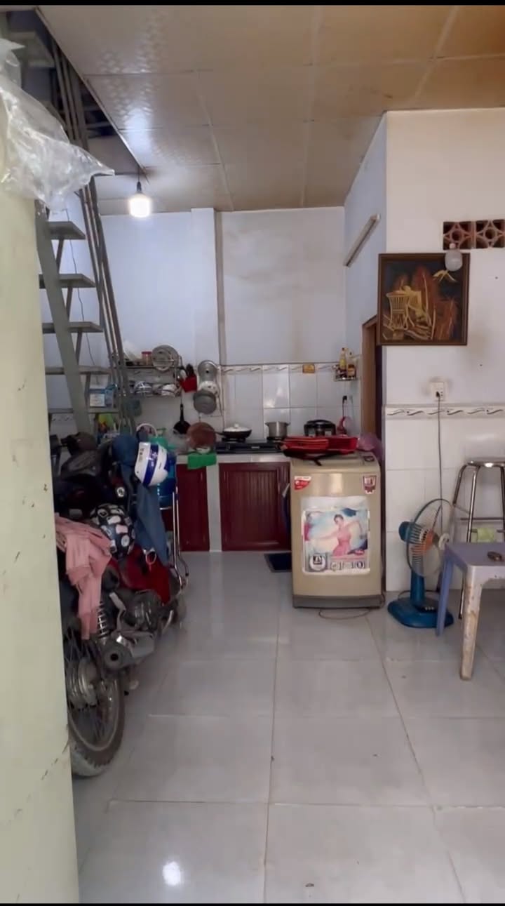 Nhà bán tại Bình Chánh 20m² giá 750 triệu - Hướng Đông, đúc thật!