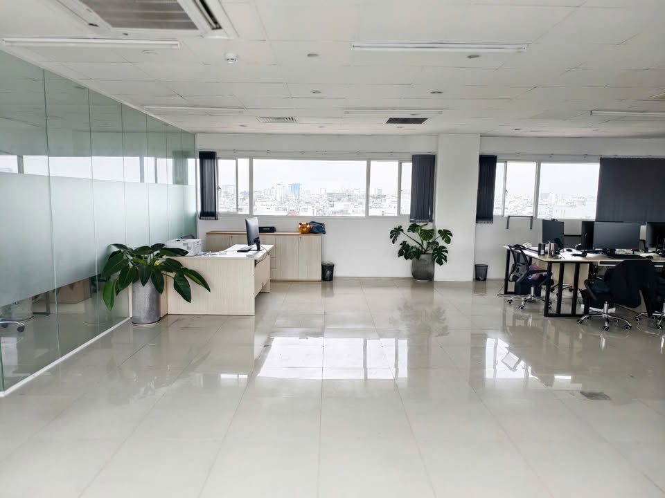 Văn phòng cho thuê Nguyễn Gia Trí Bình Thạnh 90m² giá chỉ 11 triệu - Không thể bỏ lỡ!