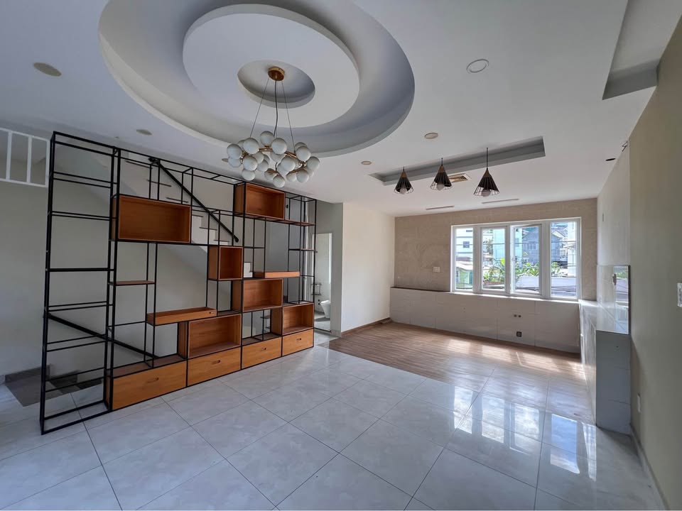 Cho thuê mặt bằng đường Huyền Trân Công Chúa 240m² - Kinh doanh thuận lợi!