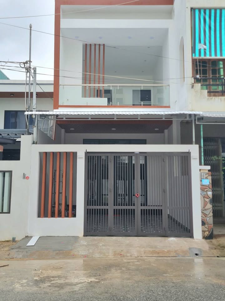 Nhà 2 tầng mặt tiền Trần Thái Tông, 100m² giá 4.2 tỷ - Sẵn sàng vào ở ngay!