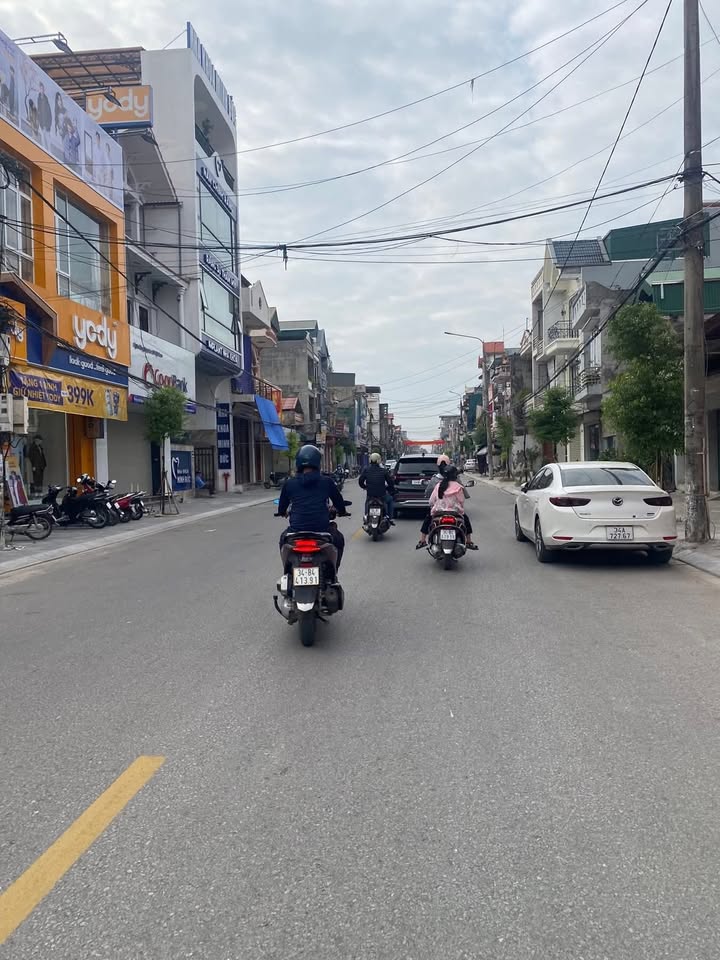 Bán nhà mặt tiền Trần Phú, Nam Sách, 190m² - Vị trí vàng cho kinh doanh!