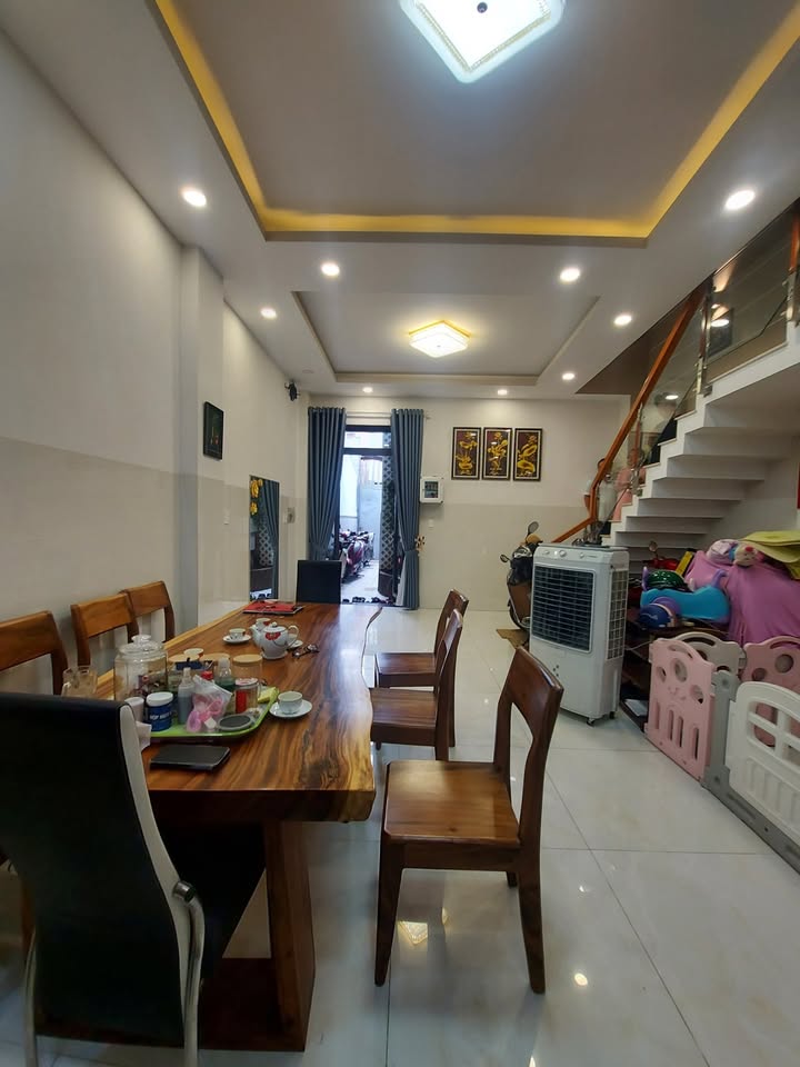 Bán nhà mặt tiền Ni Sư Huỳnh Liên, Tân Bình 44m² giá 9.4 tỷ - Cơ hội đầu tư tuyệt vời!