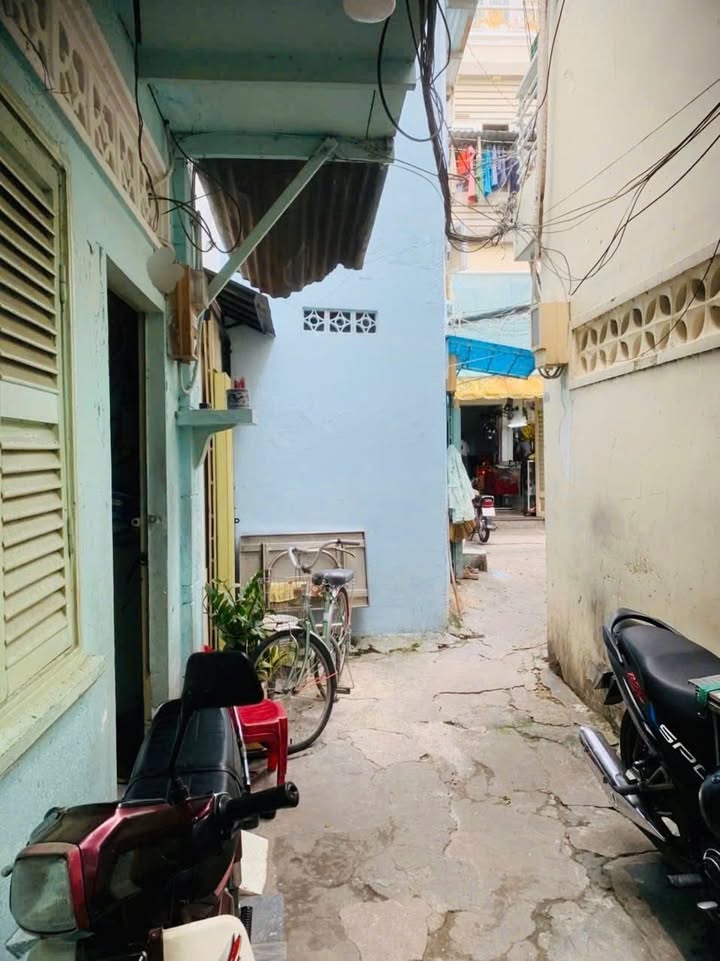 Nhà nát Hẻm 57 Hồ Thị Kỷ Quận 10 18m² giá 2.98 tỷ - Tiện xây dựng mới!