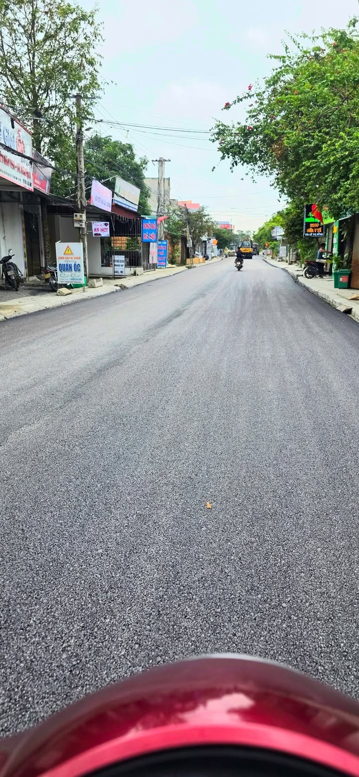 Nhà bán ngay ngã tư trung tâm xã Hoằng Lộc 157m² giá 4.2 tỷ - Khu vực hiếm nhà!