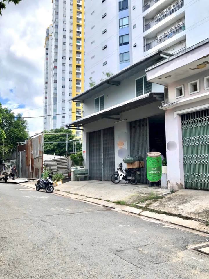 Kho bán đường An Dương Vương, quận 8, 136m² giá 6.9 tỷ - Mặt tiền kinh doanh thuận lợi!