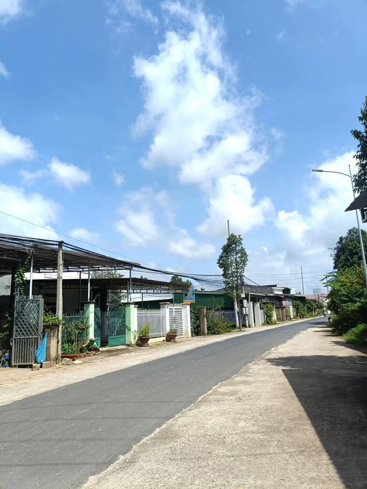 Nhà mặt tiền Lý Thường Kiệt, xã Liên Sơn, 210m² - Sẵn sàng dọn vào ở!