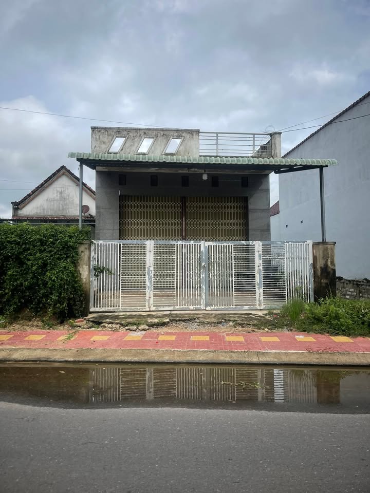 Nhà bán gấp tại xã Nhơn Tân, An Nhơn, 150m² - Gần trường và chợ!