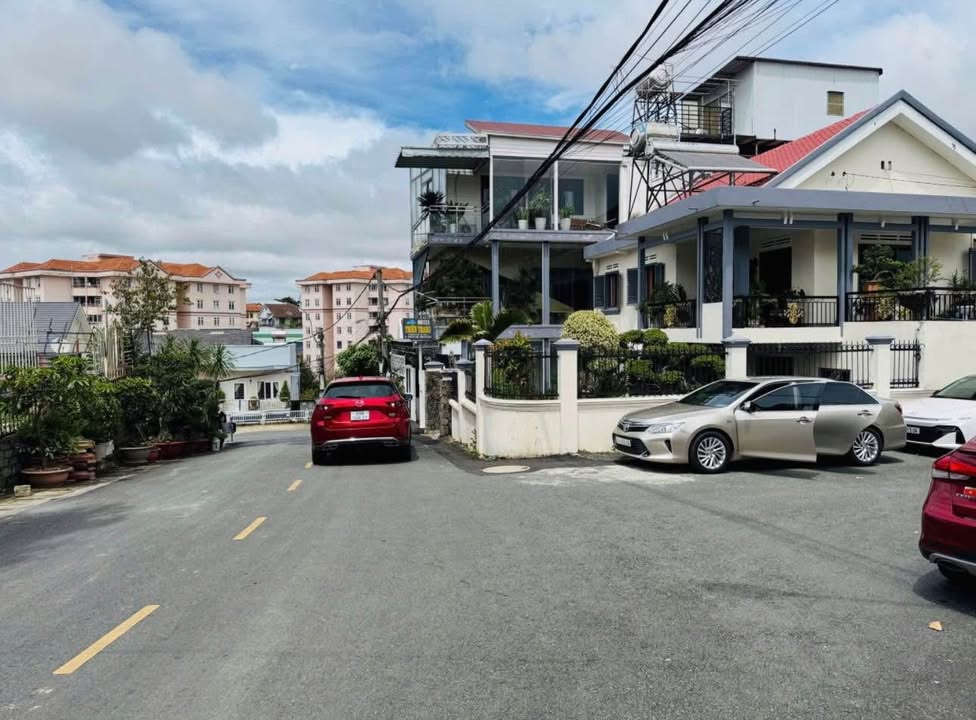 Đất hẻm ô tô đường Nguyễn Trãi, Đà Lạt 304m² giá 13 tỷ - View đẹp, đầu tư sinh lợi!
