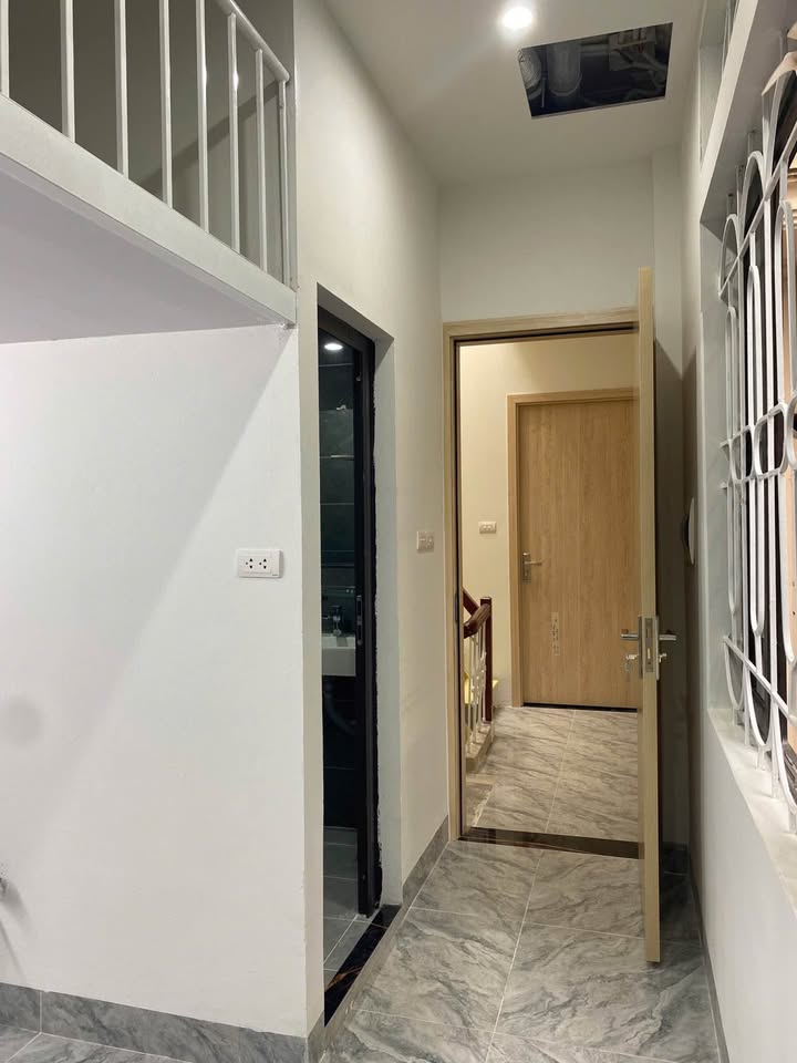 Nhà nhỏ cho thuê tại Đường Láng 18m² giá chỉ 4 triệu - An toàn và tiện nghi