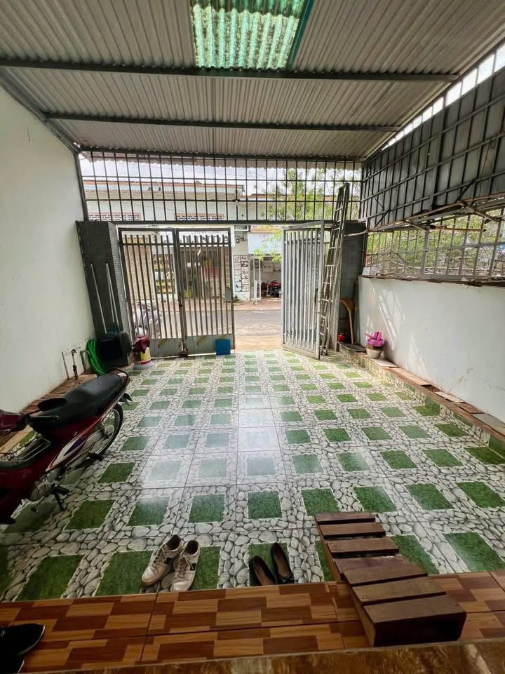 Nhà 1 trệt 2 lầu Hẻm 18 A Dừa 100m² giá 5 tỷ - Gần Đại học Tây Nguyên!