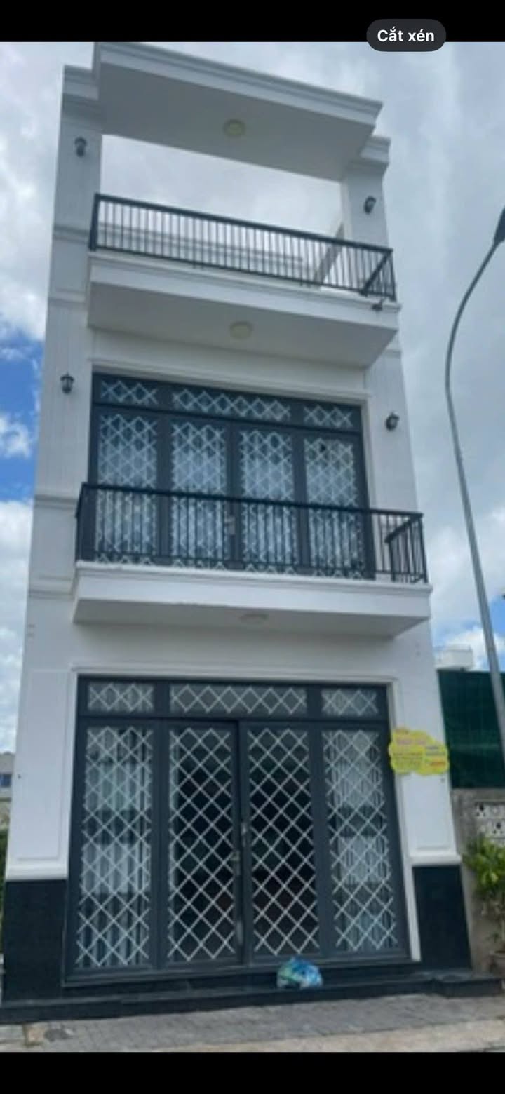 Nhà phố 1 trệt 2 lầu tại Long Xuyên, An Giang 66.8m² - Thiết kế 5 phòng, giá chỉ 3 tỷ!