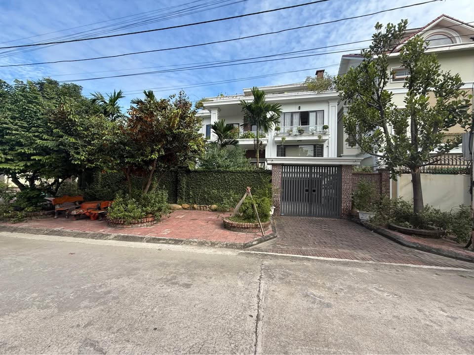 Nhà 3 tầng tại khu 1 Trưng Vương Uông Bí 93m² giá 3 tỷ - Bán gấp cho anh trai!