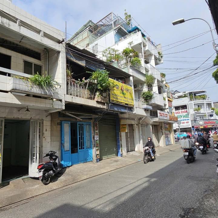 Nhà mặt tiền Phùng Văn Cung, Phú Nhuận 38m² giá 9.5 tỷ - Vị trí siêu đẹp, cơ hội không thể bỏ lỡ!