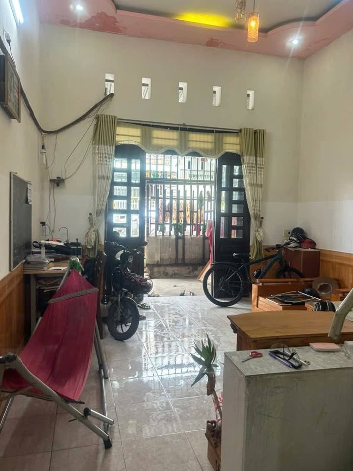 Nhà riêng Bình Chuẩn, Thuận An 68m² giá 2.35 tỷ - Sổ đỏ chính chủ, thiết kế chắc chắn!