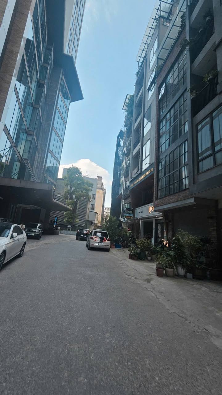 Mặt tiền đất Thụy Khuê 200m² giá thỏa thuận - Cơ hội đầu tư vàng!