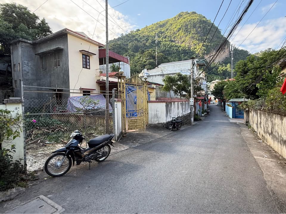 Đất đẹp giá tốt tại trung tâm Sơn La 84m² - Sổ đỏ chính chủ, đường rộng rãi!