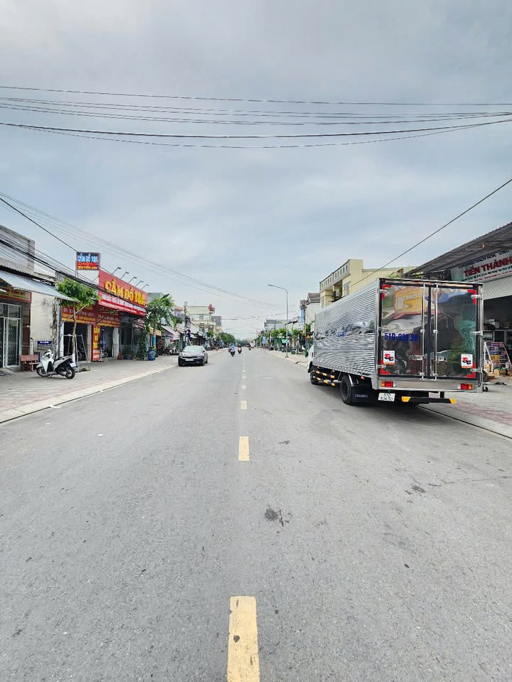 Bán 2 Dãy Trọ + 2 Ki ốt mặt tiền đường kinh doanh 322.5m² giá 15.5 tỷ - Cơ hội đầu tư hấp dẫn!