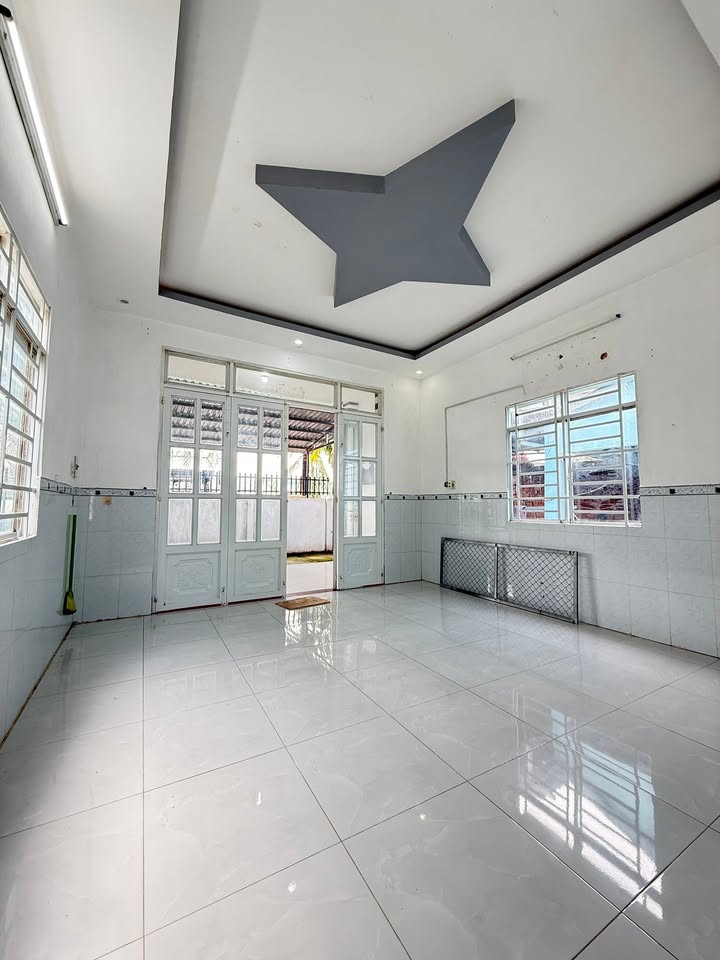 Nhà cho thuê đường Phạm Văn Vàng, phường Vĩnh Hiệp 2PN giá 5 triệu - Lộ ô tô đến cửa!