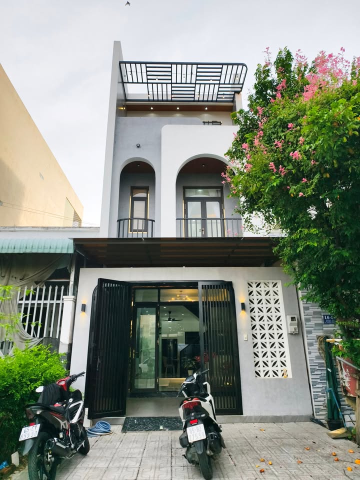 Nhà đẹp 3 phòng ngủ tại Đường Số 9 VHTD, Cái Răng - Giá 5.3 tỷ - Tặng nội thất cao cấp!