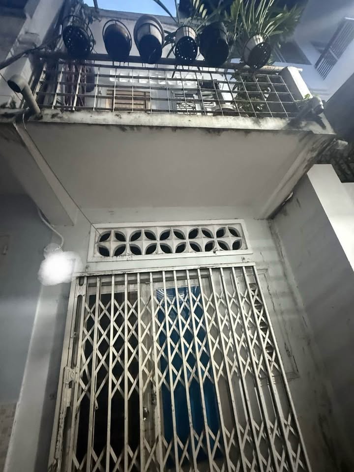 Nhà phố 2 tầng Hồ Bá Kiện, Q.10, 15m² giá 2.6 tỷ - An ninh, gần trung tâm!