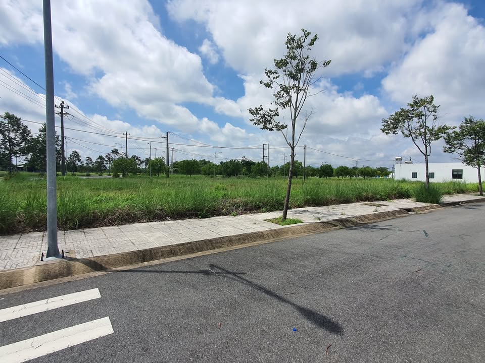 Đất nền chính chủ 126m² tại Khu ĐT & DV VSIP Quảng Ngãi - Giá chỉ 1.3 tỷ!