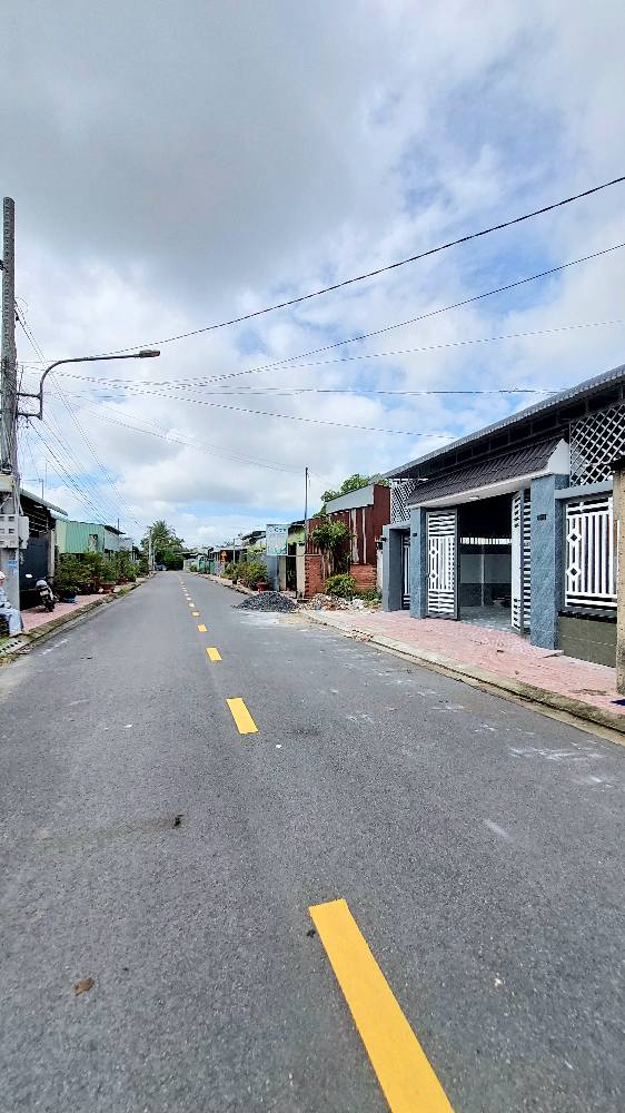 Nhà mới Ninh Đức, Phường Ninh Thạnh, 210m² giá 2.3 tỷ - Hướng Đông, mặt tiền 10m